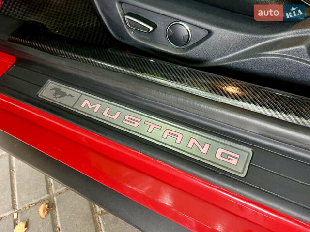 Красный Форд Мустанг, объемом двигателя 2.3 л и пробегом 175 тыс. км за 17500 $, фото 6 на Automoto.ua