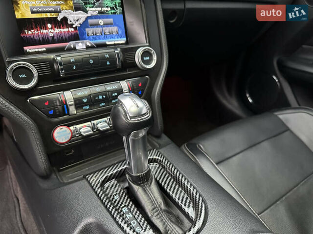 Красный Форд Мустанг, объемом двигателя 2.26 л и пробегом 119 тыс. км за 16400 $, фото 19 на Automoto.ua