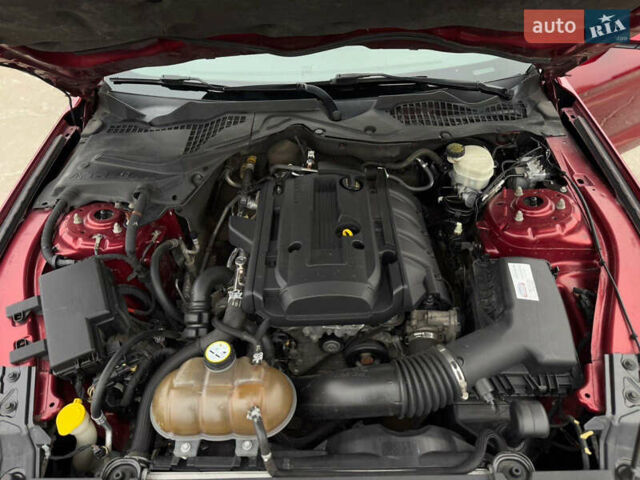 Красный Форд Мустанг, объемом двигателя 2.26 л и пробегом 170 тыс. км за 14500 $, фото 14 на Automoto.ua