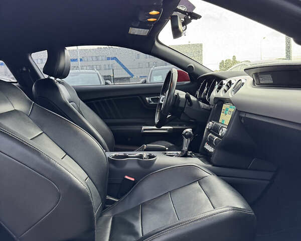 Красный Форд Мустанг, объемом двигателя 2.26 л и пробегом 169 тыс. км за 13900 $, фото 19 на Automoto.ua