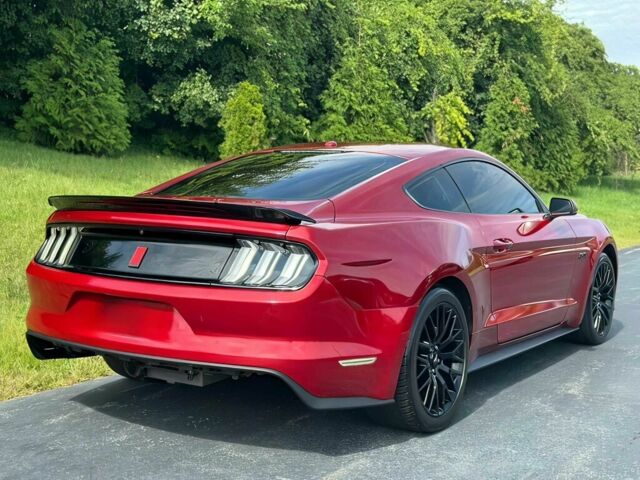 Красный Форд Мустанг, объемом двигателя 5 л и пробегом 80 тыс. км за 10990 $, фото 4 на Automoto.ua