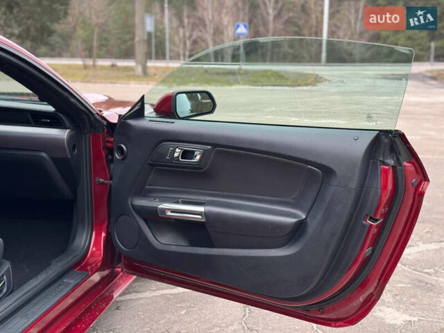 Красный Форд Мустанг, объемом двигателя 2.26 л и пробегом 170 тыс. км за 14500 $, фото 13 на Automoto.ua