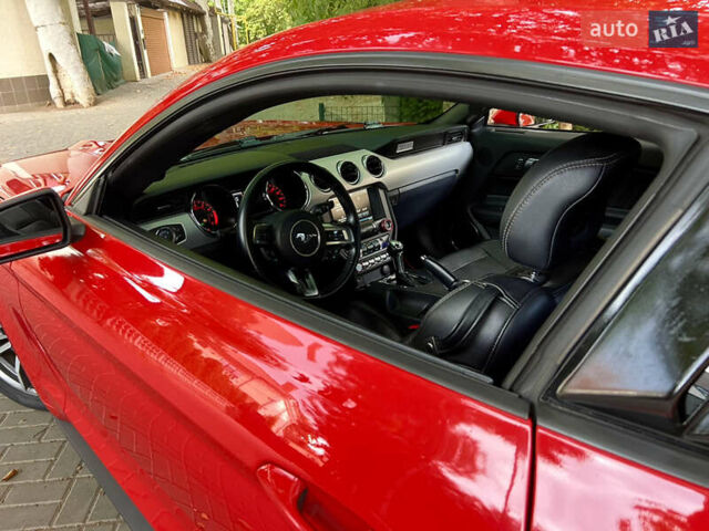 Красный Форд Мустанг, объемом двигателя 2.3 л и пробегом 175 тыс. км за 17500 $, фото 5 на Automoto.ua