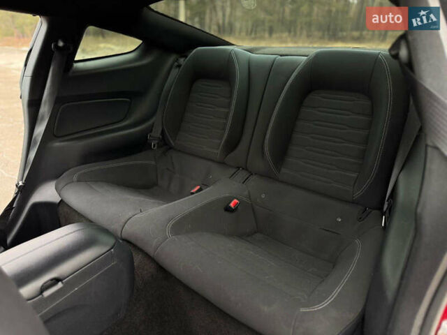 Красный Форд Мустанг, объемом двигателя 2.26 л и пробегом 170 тыс. км за 14500 $, фото 17 на Automoto.ua