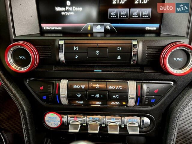 Красный Форд Мустанг, объемом двигателя 2.3 л и пробегом 175 тыс. км за 17500 $, фото 19 на Automoto.ua