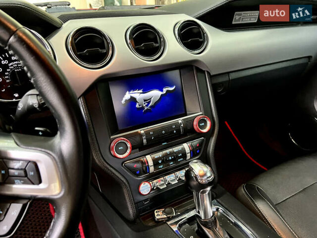 Красный Форд Мустанг, объемом двигателя 2.3 л и пробегом 175 тыс. км за 17500 $, фото 24 на Automoto.ua