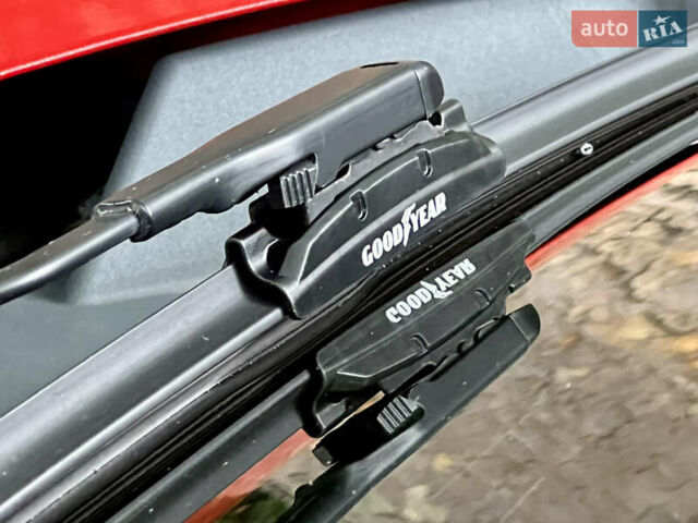 Красный Форд Мустанг, объемом двигателя 2.3 л и пробегом 175 тыс. км за 17500 $, фото 16 на Automoto.ua