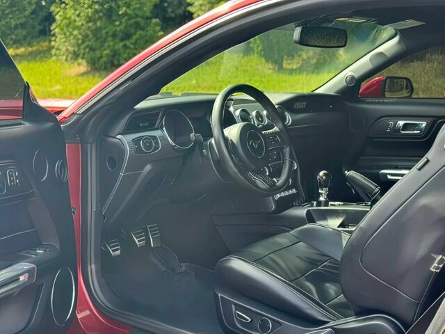 Красный Форд Мустанг, объемом двигателя 5 л и пробегом 80 тыс. км за 10990 $, фото 9 на Automoto.ua