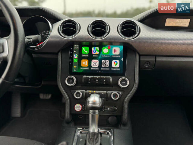 Красный Форд Мустанг, объемом двигателя 2.26 л и пробегом 170 тыс. км за 14500 $, фото 18 на Automoto.ua