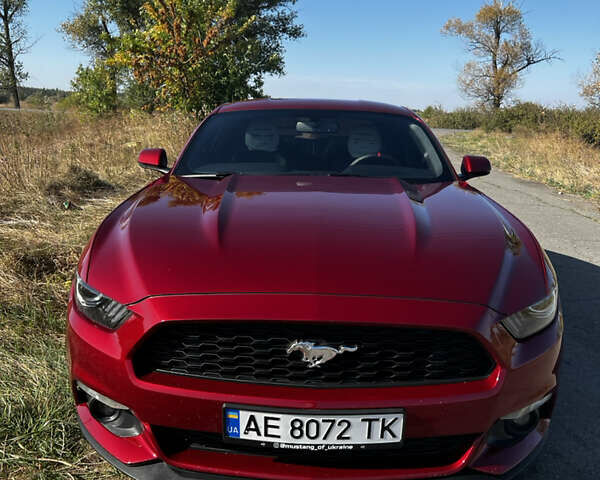 Красный Форд Мустанг, объемом двигателя 2.26 л и пробегом 180 тыс. км за 16800 $, фото 3 на Automoto.ua