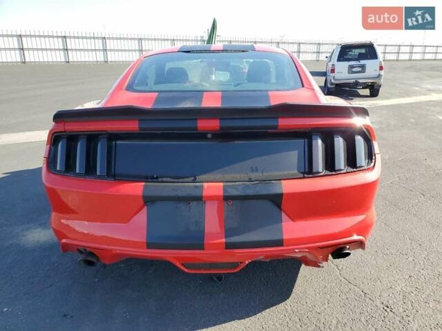 Красный Форд Мустанг, объемом двигателя 2.26 л и пробегом 126 тыс. км за 3000 $, фото 5 на Automoto.ua