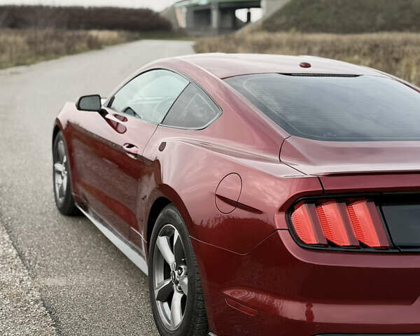 Красный Форд Мустанг, объемом двигателя 2.3 л и пробегом 127 тыс. км за 16500 $, фото 1 на Automoto.ua