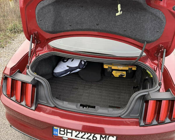 Красный Форд Мустанг, объемом двигателя 2.3 л и пробегом 127 тыс. км за 16500 $, фото 23 на Automoto.ua