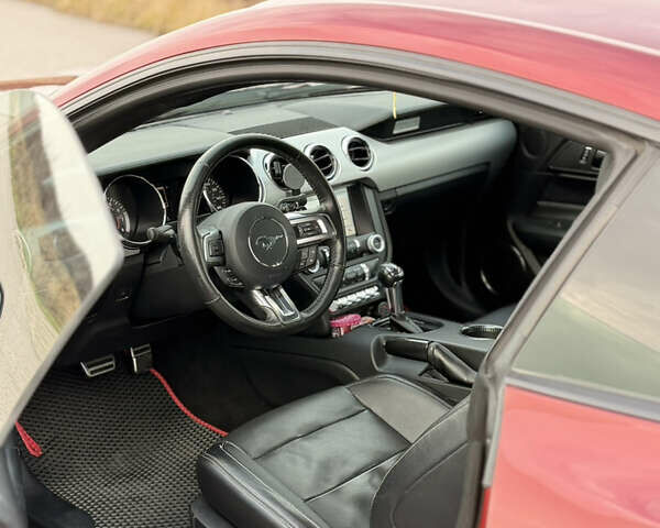 Красный Форд Мустанг, объемом двигателя 2.3 л и пробегом 127 тыс. км за 16500 $, фото 12 на Automoto.ua