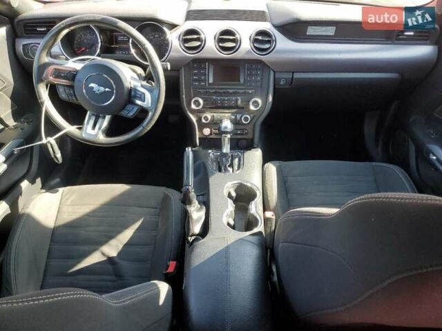 Красный Форд Мустанг, объемом двигателя 2.26 л и пробегом 126 тыс. км за 3000 $, фото 7 на Automoto.ua