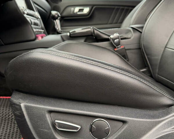 Красный Форд Мустанг, объемом двигателя 2.3 л и пробегом 127 тыс. км за 16500 $, фото 14 на Automoto.ua