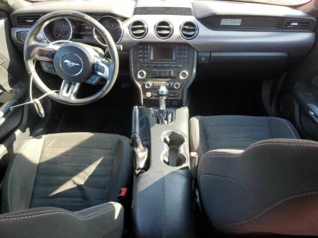 Красный Форд Мустанг, объемом двигателя 2.3 л и пробегом 78 тыс. км за 4000 $, фото 7 на Automoto.ua