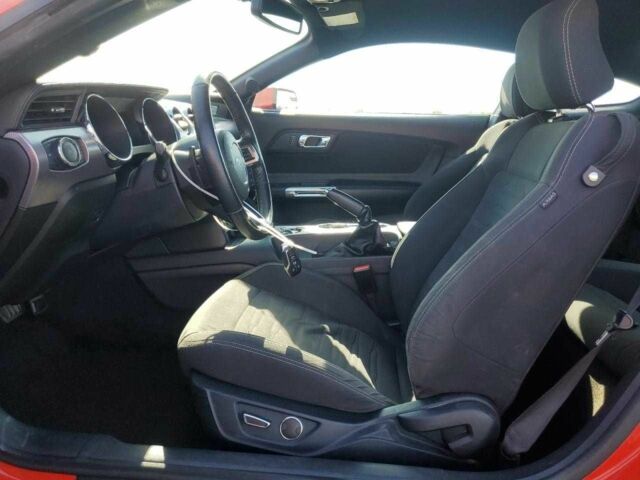 Красный Форд Мустанг, объемом двигателя 2.3 л и пробегом 78 тыс. км за 4000 $, фото 6 на Automoto.ua