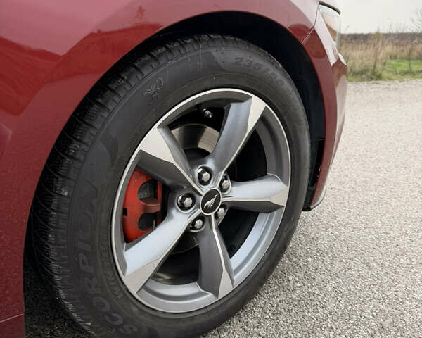 Красный Форд Мустанг, объемом двигателя 2.3 л и пробегом 127 тыс. км за 16500 $, фото 22 на Automoto.ua