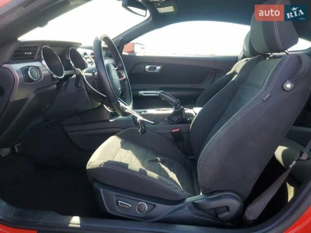 Красный Форд Мустанг, объемом двигателя 2.26 л и пробегом 126 тыс. км за 3000 $, фото 6 на Automoto.ua