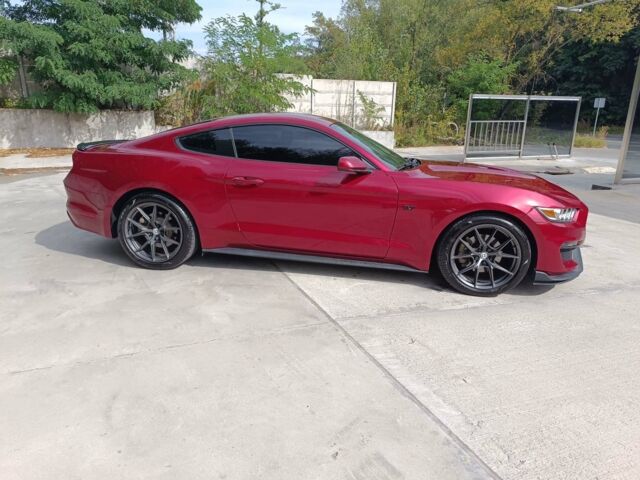 Красный Форд Мустанг, объемом двигателя 3.7 л и пробегом 207 тыс. км за 17990 $, фото 3 на Automoto.ua