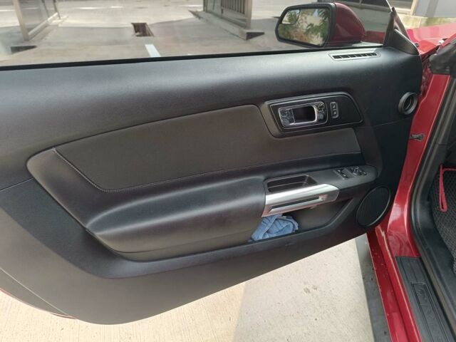 Красный Форд Мустанг, объемом двигателя 3.7 л и пробегом 207 тыс. км за 17990 $, фото 10 на Automoto.ua