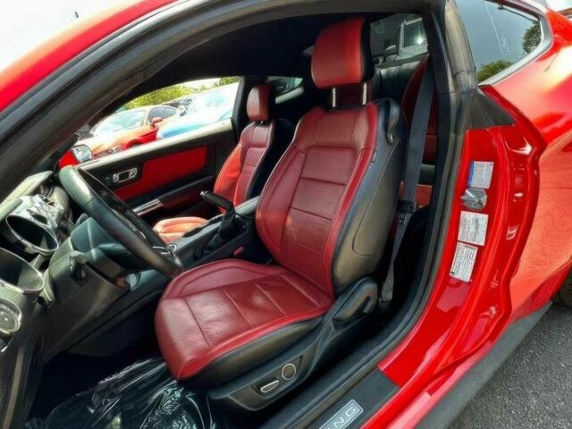 Красный Форд Мустанг, объемом двигателя 5 л и пробегом 53 тыс. км за 8000 $, фото 7 на Automoto.ua