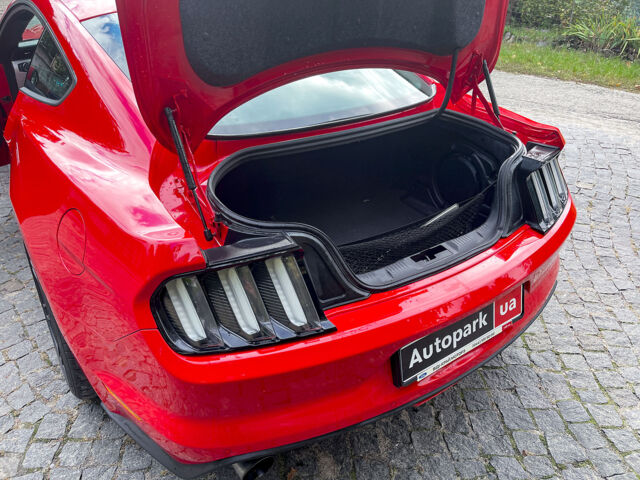 Красный Форд Мустанг, объемом двигателя 2.3 л и пробегом 35 тыс. км за 25490 $, фото 16 на Automoto.ua