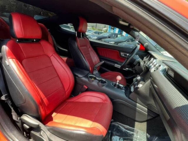 Красный Форд Мустанг, объемом двигателя 5 л и пробегом 53 тыс. км за 8000 $, фото 8 на Automoto.ua