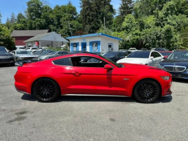 Красный Форд Мустанг, объемом двигателя 5 л и пробегом 53 тыс. км за 8000 $, фото 5 на Automoto.ua