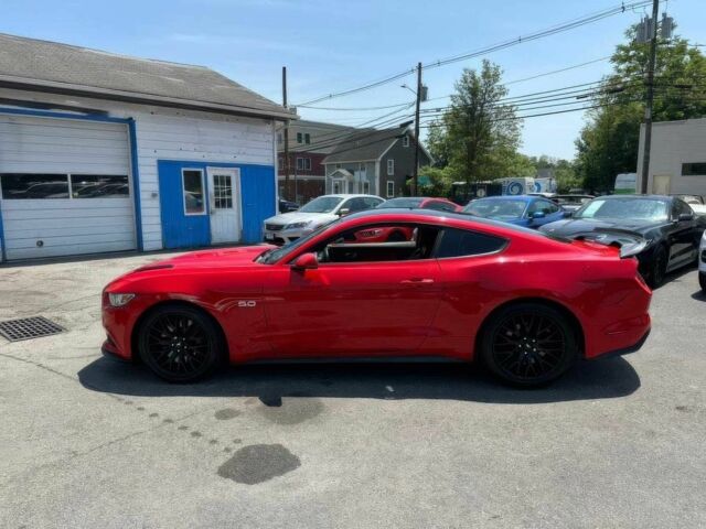 Красный Форд Мустанг, объемом двигателя 5 л и пробегом 53 тыс. км за 8000 $, фото 2 на Automoto.ua