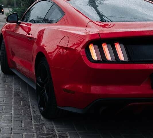 Красный Форд Мустанг, объемом двигателя 2.26 л и пробегом 88 тыс. км за 20999 $, фото 1 на Automoto.ua