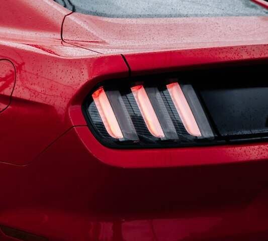 Красный Форд Мустанг, объемом двигателя 2.26 л и пробегом 88 тыс. км за 20999 $, фото 3 на Automoto.ua