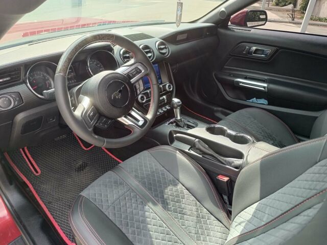 Красный Форд Мустанг, объемом двигателя 3.7 л и пробегом 207 тыс. км за 17990 $, фото 11 на Automoto.ua