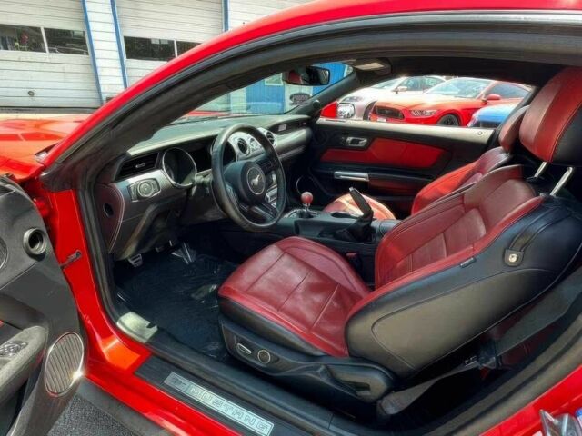 Красный Форд Мустанг, объемом двигателя 5 л и пробегом 53 тыс. км за 8000 $, фото 6 на Automoto.ua