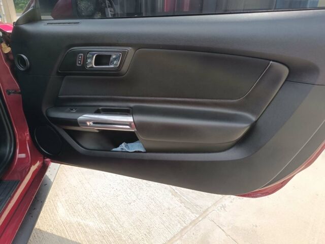 Красный Форд Мустанг, объемом двигателя 3.7 л и пробегом 207 тыс. км за 17990 $, фото 16 на Automoto.ua