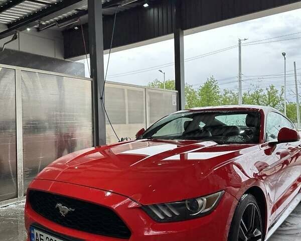 Красный Форд Мустанг, объемом двигателя 2.26 л и пробегом 88 тыс. км за 20999 $, фото 2 на Automoto.ua