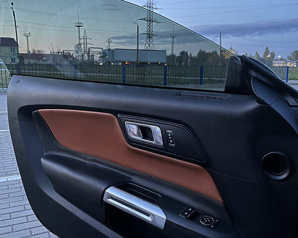 Красный Форд Мустанг, объемом двигателя 2.3 л и пробегом 102 тыс. км за 27500 $, фото 14 на Automoto.ua