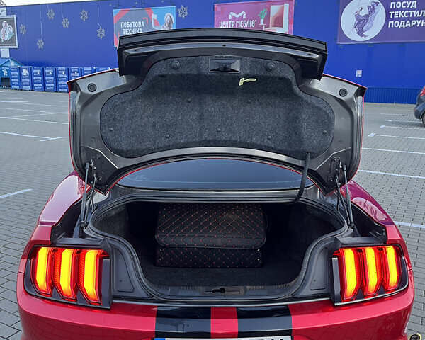 Красный Форд Мустанг, объемом двигателя 2.3 л и пробегом 102 тыс. км за 27500 $, фото 15 на Automoto.ua