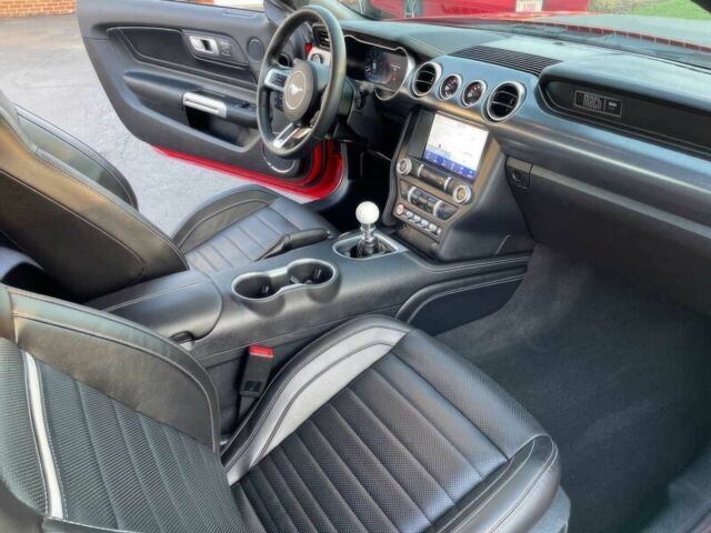 Красный Форд Мустанг, объемом двигателя 5 л и пробегом 11 тыс. км за 75000 $, фото 8 на Automoto.ua