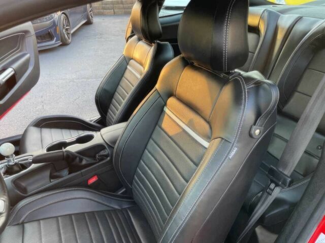 Красный Форд Мустанг, объемом двигателя 5 л и пробегом 11 тыс. км за 75000 $, фото 10 на Automoto.ua