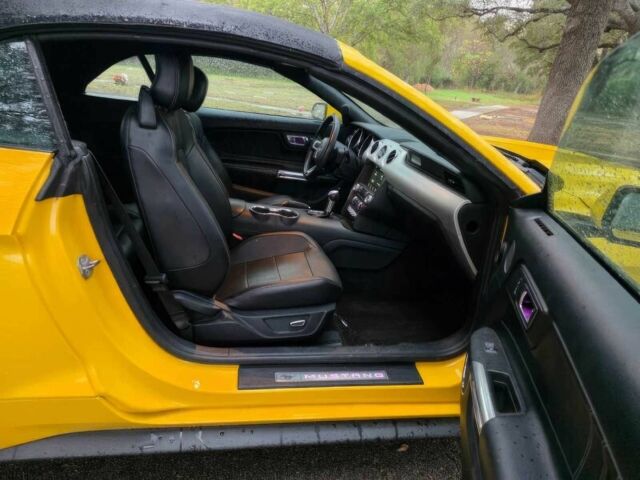 Жовтий Форд Мустанг, об'ємом двигуна 2.3 л та пробігом 55 тис. км за 8800 $, фото 9 на Automoto.ua