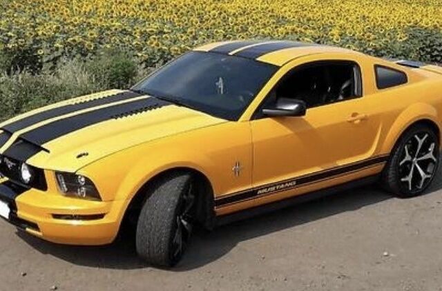 Желтый Форд Мустанг, объемом двигателя 4 л и пробегом 90 тыс. км за 9999 $, фото 7 на Automoto.ua