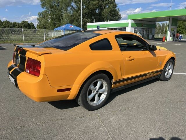 Желтый Форд Мустанг, объемом двигателя 4 л и пробегом 90 тыс. км за 9990 $, фото 3 на Automoto.ua