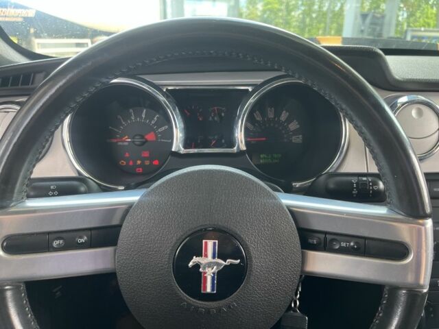 Желтый Форд Мустанг, объемом двигателя 4 л и пробегом 90 тыс. км за 9990 $, фото 6 на Automoto.ua