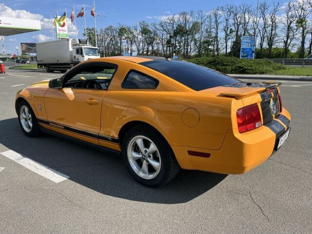 Желтый Форд Мустанг, объемом двигателя 4 л и пробегом 90 тыс. км за 9000 $, фото 4 на Automoto.ua