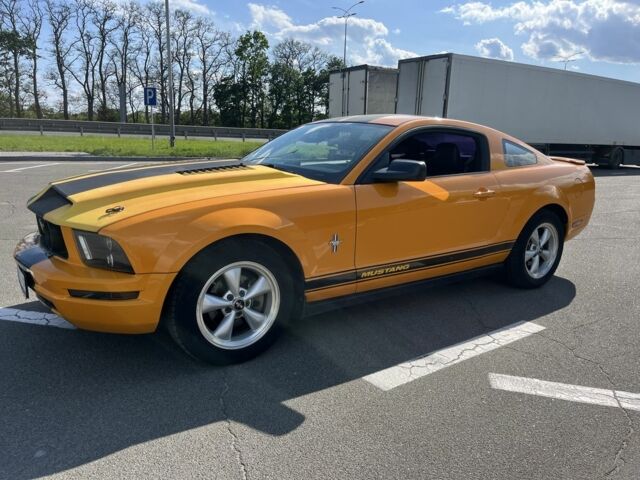 Желтый Форд Мустанг, объемом двигателя 4 л и пробегом 90 тыс. км за 9999 $, фото 1 на Automoto.ua