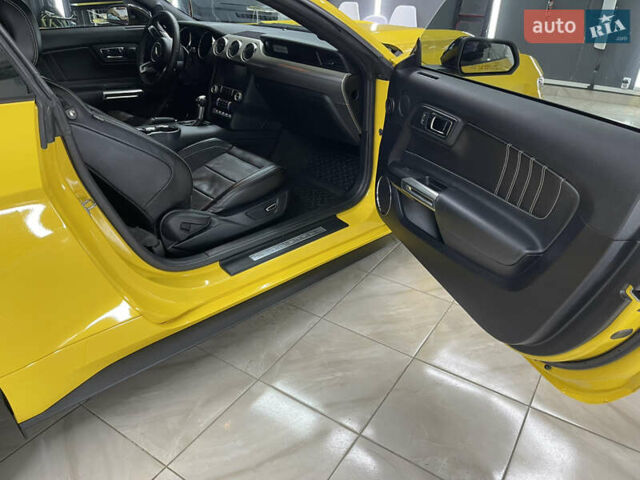 Желтый Форд Мустанг, объемом двигателя 2.26 л и пробегом 45 тыс. км за 21500 $, фото 18 на Automoto.ua