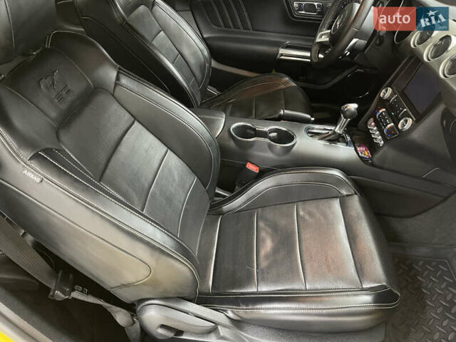 Желтый Форд Мустанг, объемом двигателя 2.26 л и пробегом 45 тыс. км за 21500 $, фото 17 на Automoto.ua