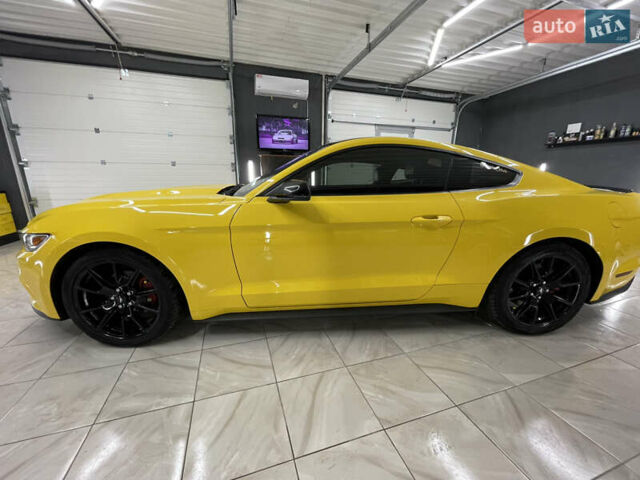 Желтый Форд Мустанг, объемом двигателя 2.26 л и пробегом 45 тыс. км за 21500 $, фото 1 на Automoto.ua